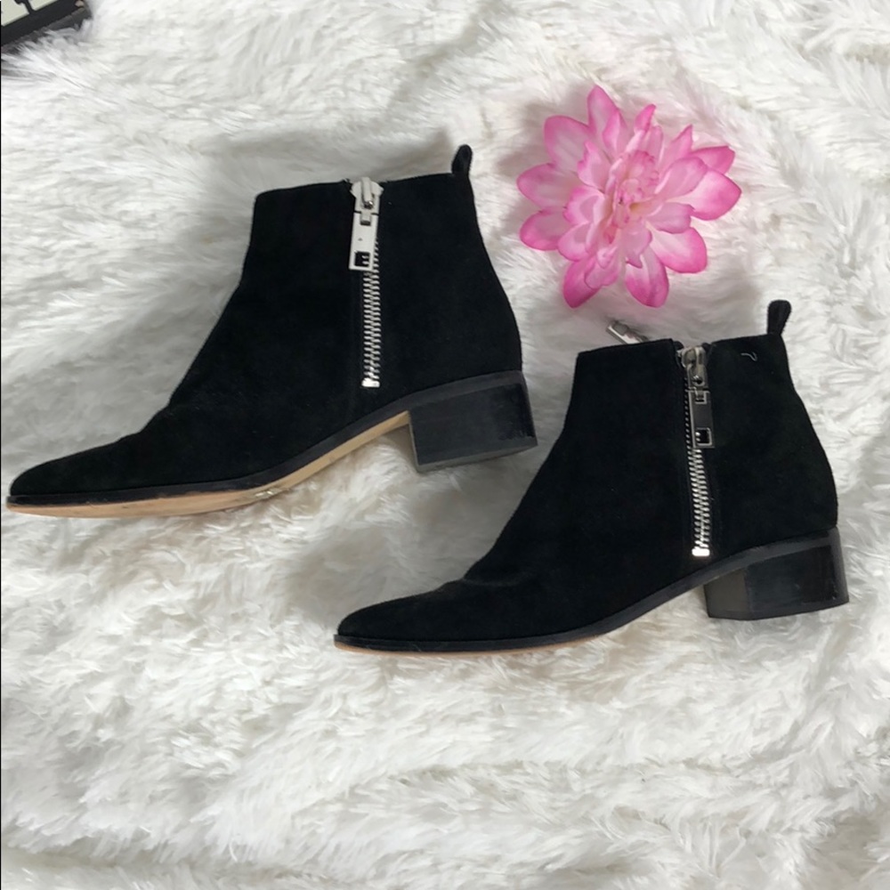 Dolce Vita Swede black booties